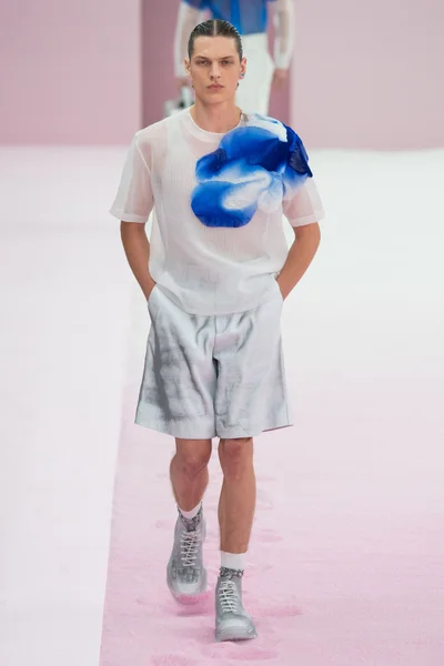 Look 8